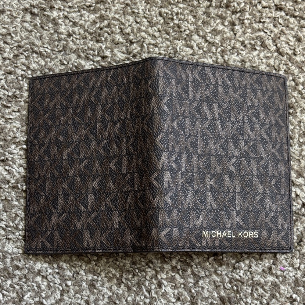 Michael Kors Passport Holder - Picture 2 of 3